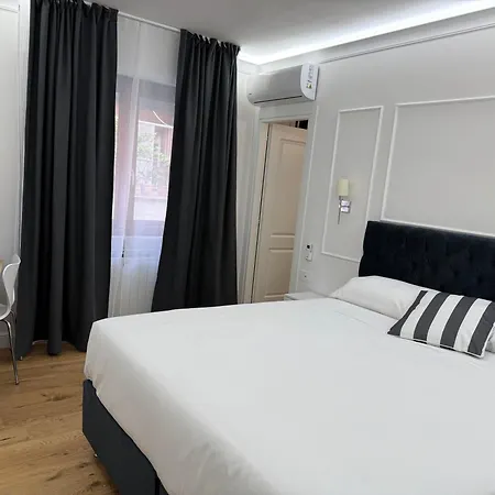 Emy Oda ve Kahvaltı Civitavecchia