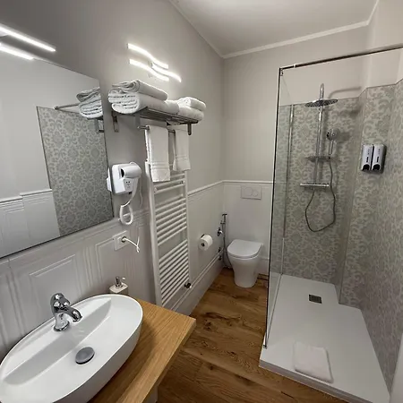 Oda ve Kahvaltı Emy 4*