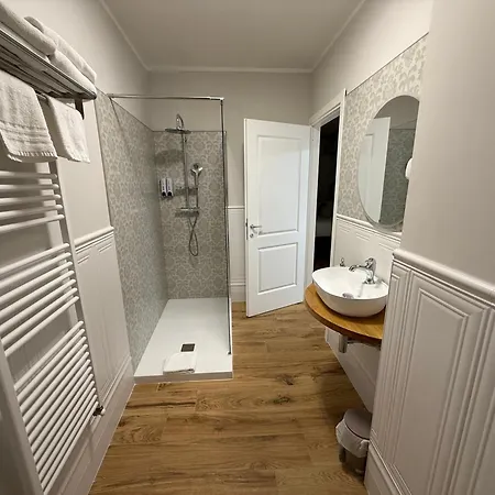 Oda ve Kahvaltı Emy