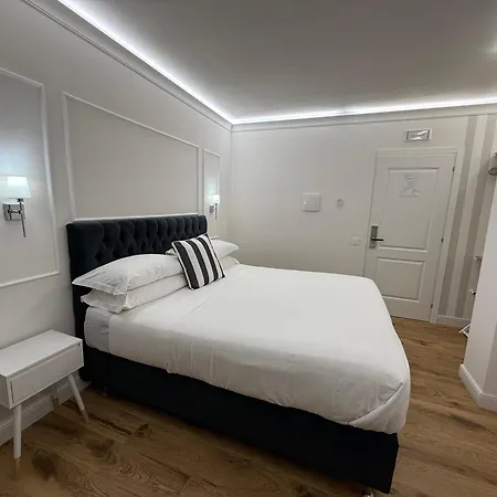 Emy Oda ve Kahvaltı Civitavecchia